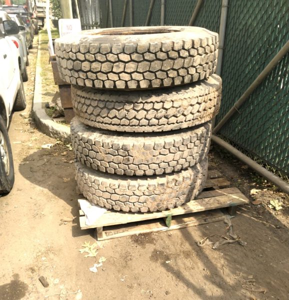 1100R x 22.5 Almost New Virgin Drive Tires On Daytona Rims